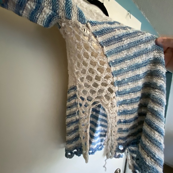 Free people sweater with crochet sides - Picture 2 of 4